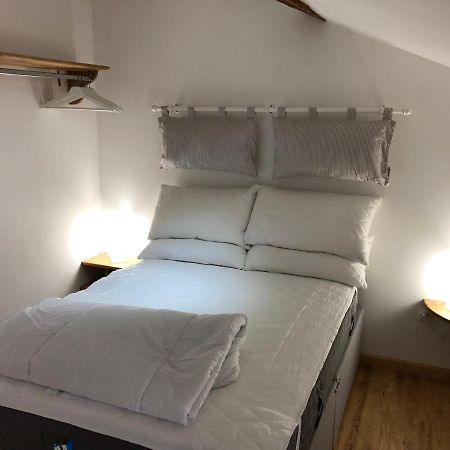 The Walnut Tree Chambre D'Hotes Le Dorat Exteriör bild