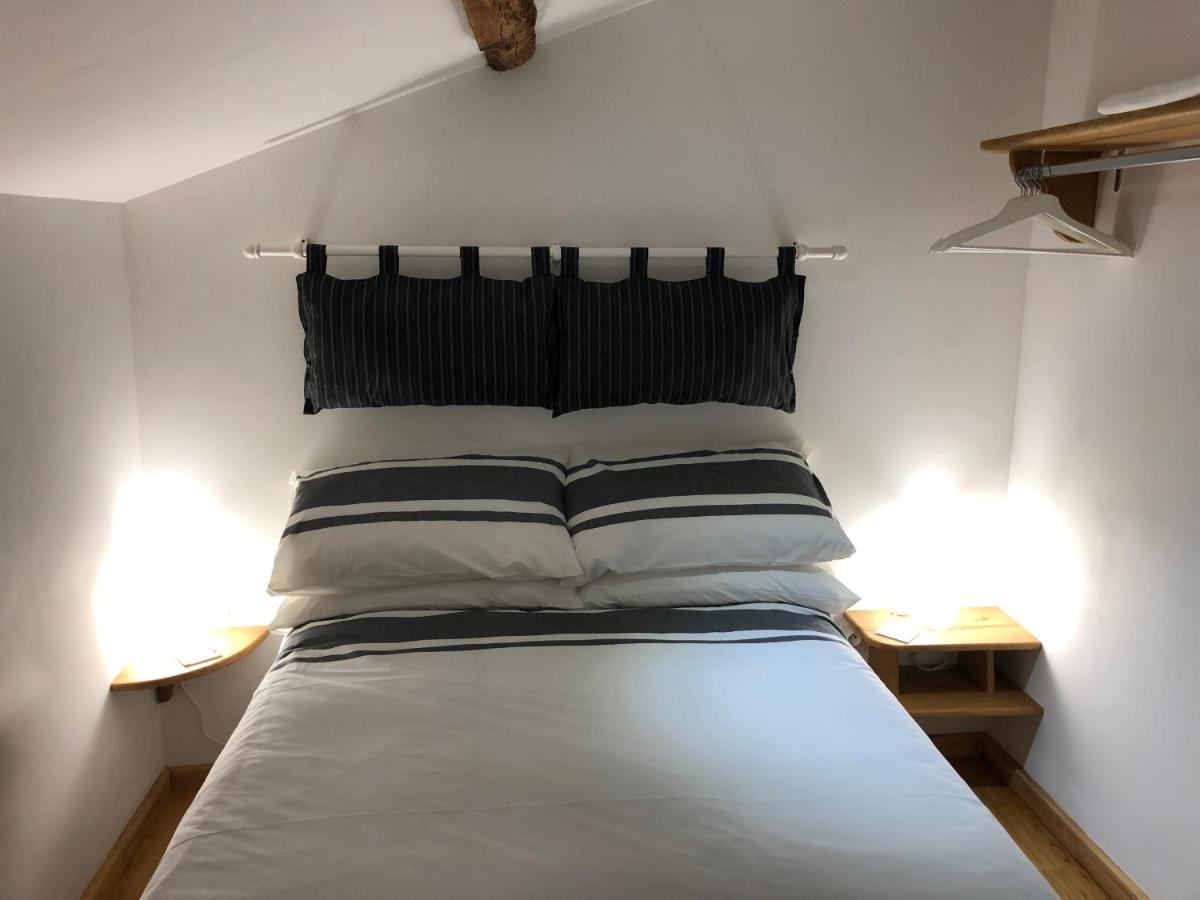 The Walnut Tree Chambre D'Hotes Le Dorat Exteriör bild
